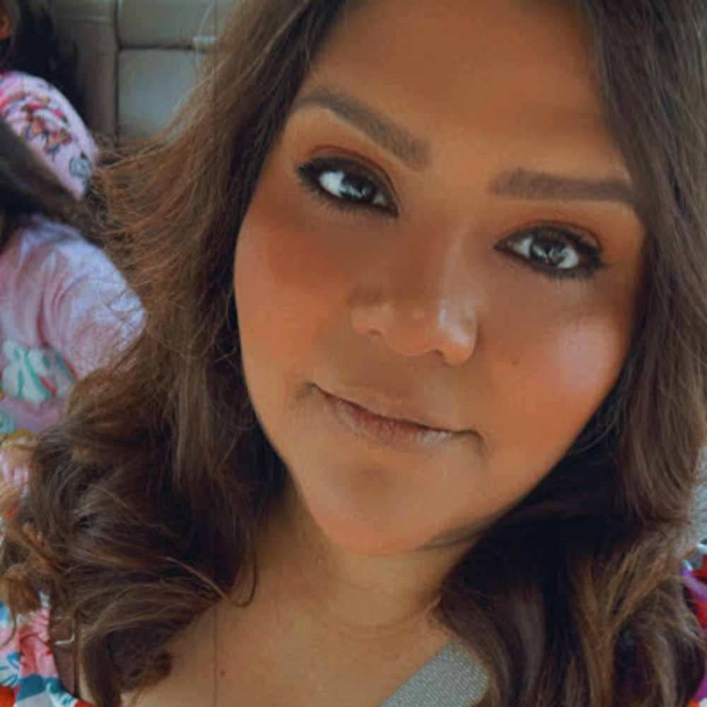 Meet your Posher, Yadira